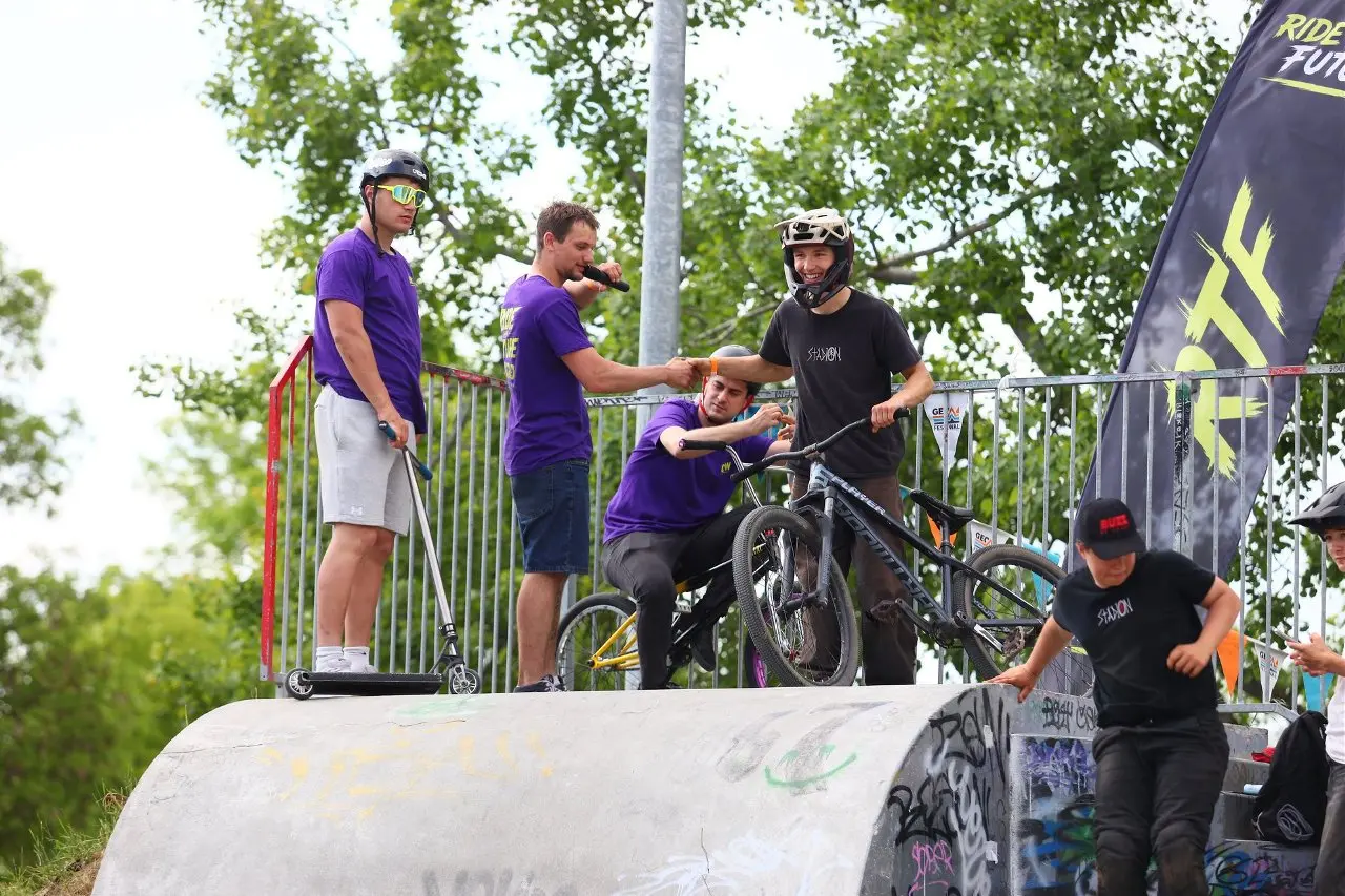 Program sportowy Ride The Future na skateparku